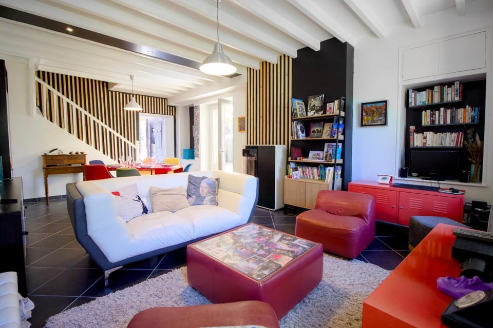 Library, TV and multimedia, Living room, Seating area, fireplace