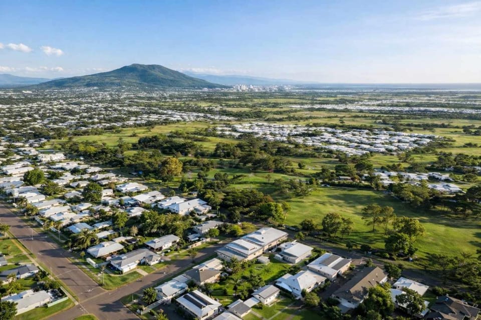 Property building, Nearby landmark, Natural landscape, Bird's eye view, City view, Mountain view, Street view