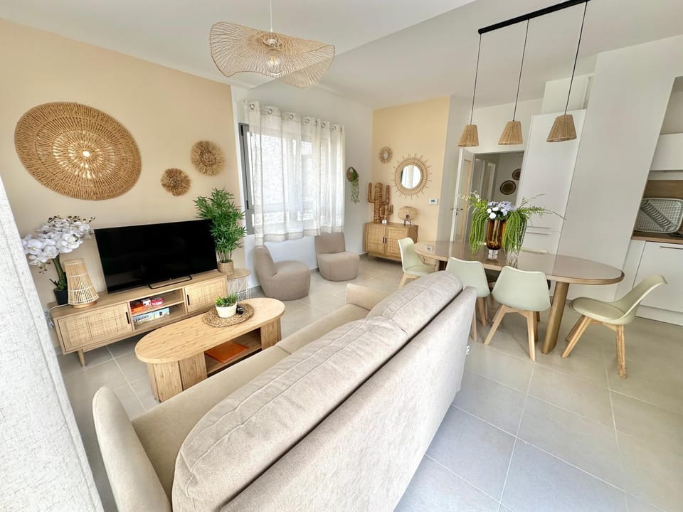 TV and multimedia, Living room, Meals