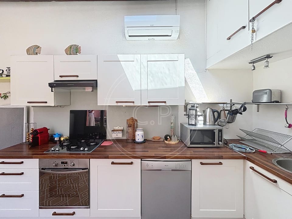 Coffee/tea facilities, Kitchen or kitchenette, dishwasher, oven, stove, toaster