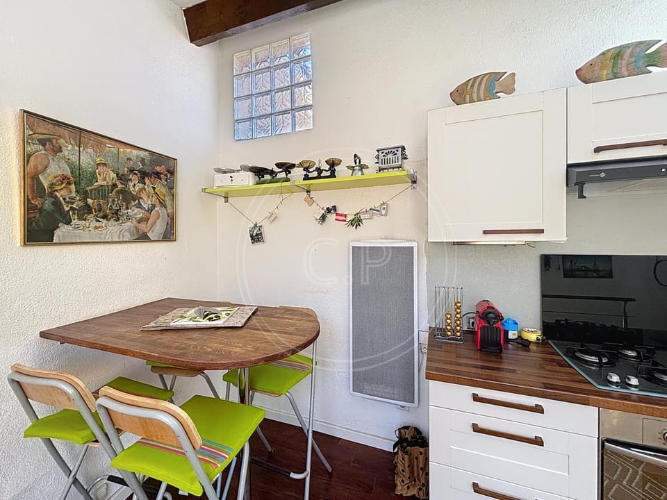 Kitchen or kitchenette, Dining area, dishwasher, oven, stove