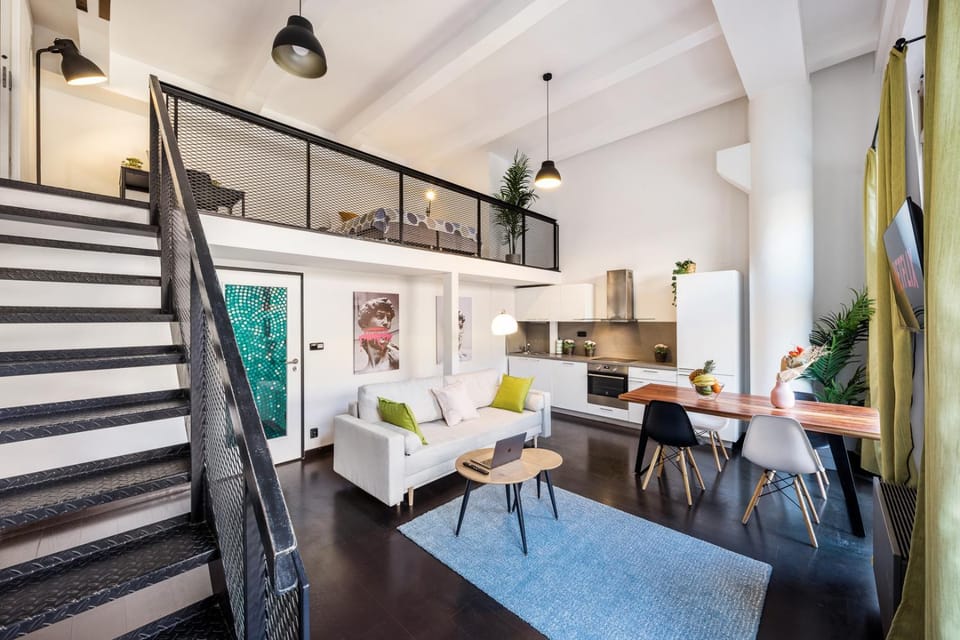 TV and multimedia, Kitchen or kitchenette, Living room, Seating area, Dining area