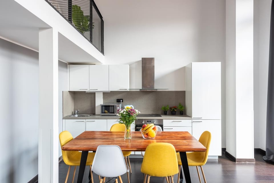 Coffee/tea facilities, Kitchen or kitchenette, Living room, Dining area, oven, stove