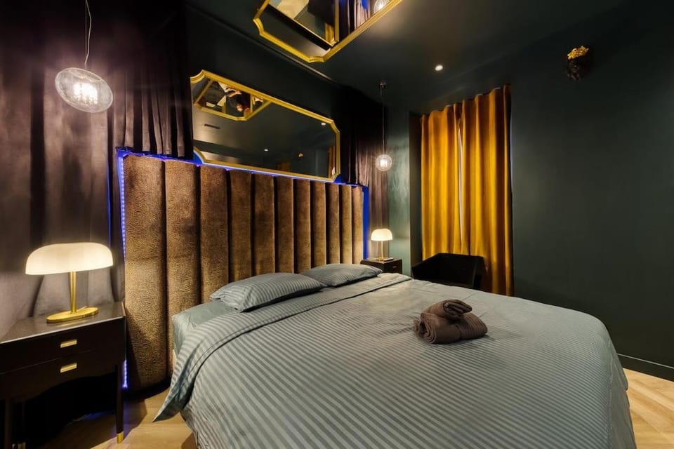 La Suite Versailles freeParking table massage Clim Apartment in Paris