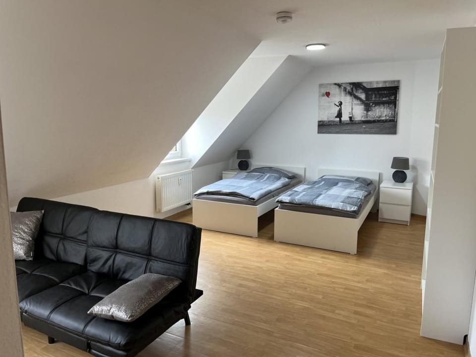 Bed, TV and multimedia, Living room, Photo of the whole room, Seating area