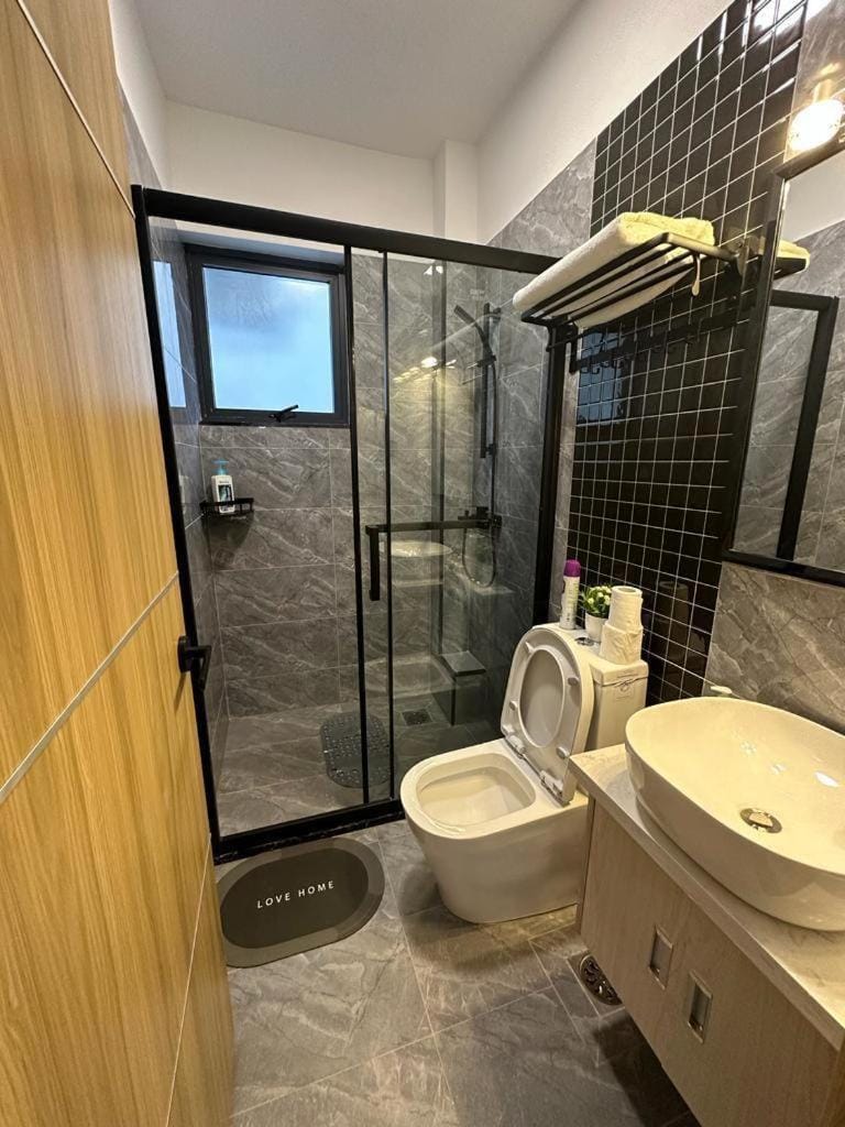 fabulous homes in kilimani apartment with amazing breathtaking, swimming pool, ample parking, children playground and amazing scenic views Apartment in Nairobi