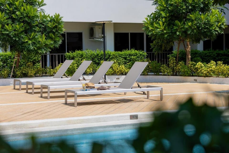 Swimming pool, sunbed