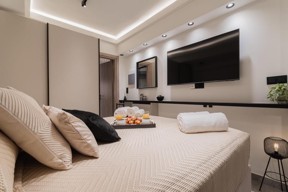 TV and multimedia, Photo of the whole room, Seating area, Bedroom