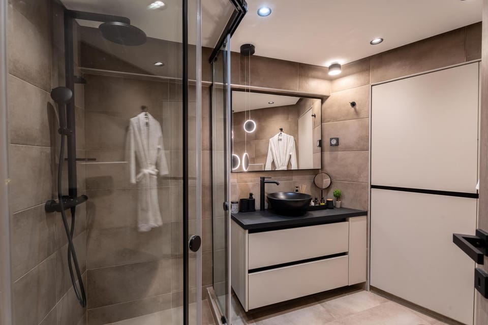 Shower, Bathroom