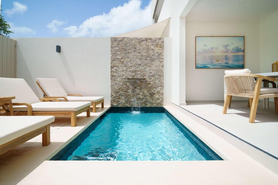 Patio, Pool view, Swimming pool, sunbed