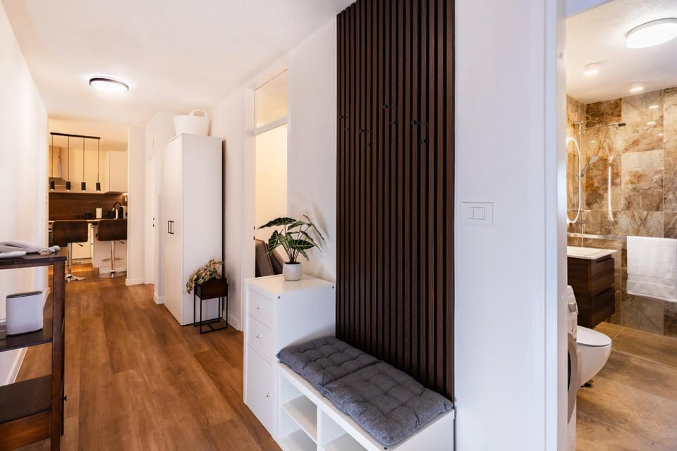 Facade/entrance, Photo of the whole room
