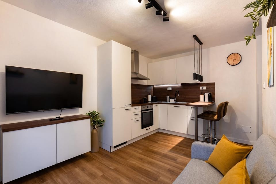 TV and multimedia, Kitchen or kitchenette, Living room