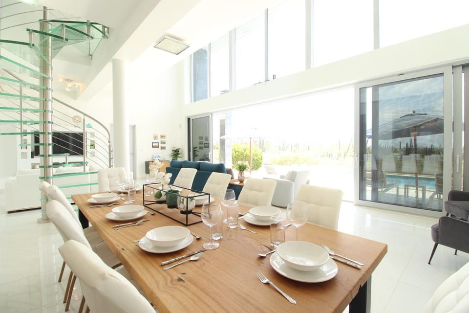 Seating area, Dining area