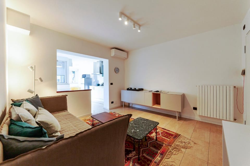 Living room, internet, air conditioner