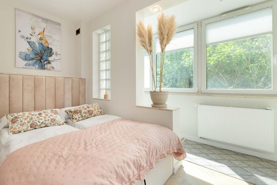 Bed, Living room