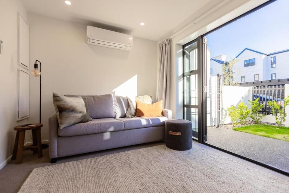 Luxury CBD Townhouse 3 Bed 2 Bath With Car Park House in Christchurch