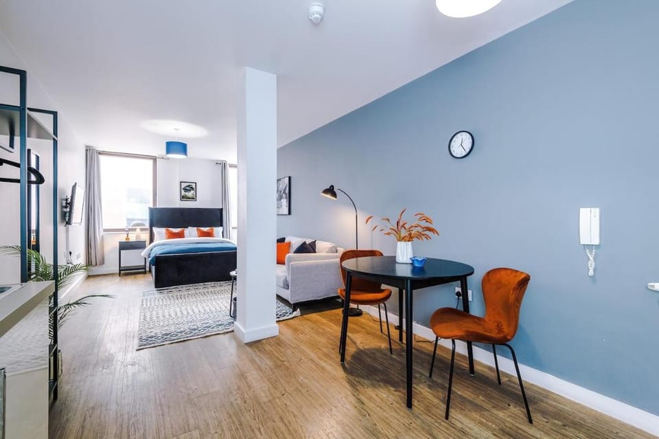 Newly renovated stylish studio Merseyside Moorfields Apartment in Liverpool