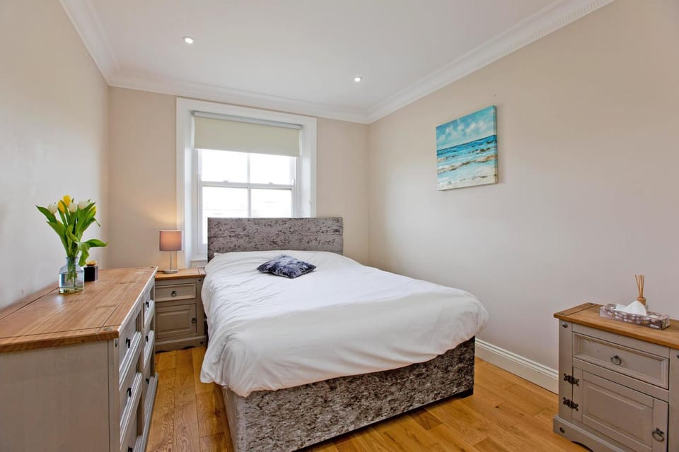 Earls Court Hub - Central 2BR Gem near Transport & Attractions Apartment in City of Westminster