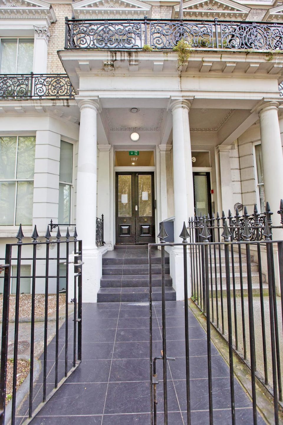Earls Court Hub - Central 2BR Gem near Transport & Attractions Apartment in City of Westminster