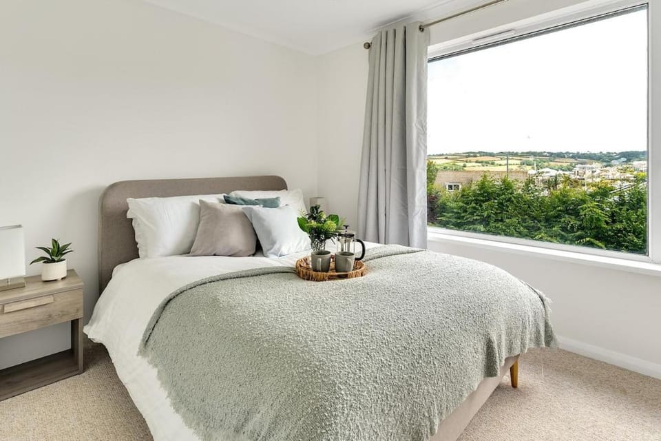 Sleeps 7 - Parking for 2 - Falmouth House in England