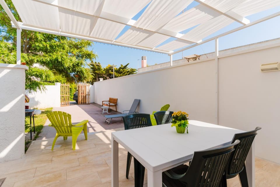 Patio, Dining area