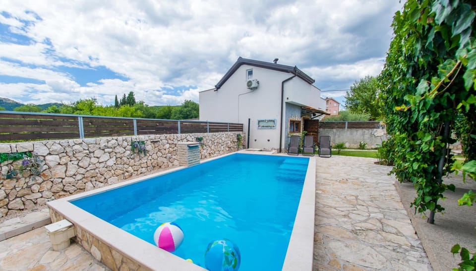 Pool view, Swimming pool, sunbed