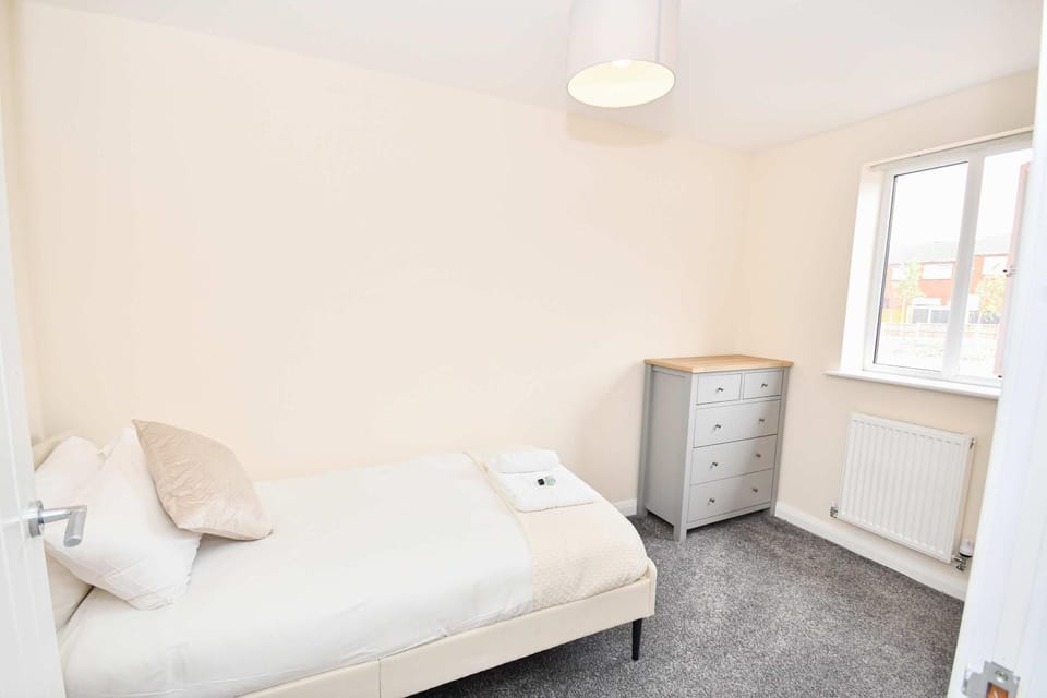 Modern 3 Bedroom House in Kirkdale Liverpool House in Liverpool