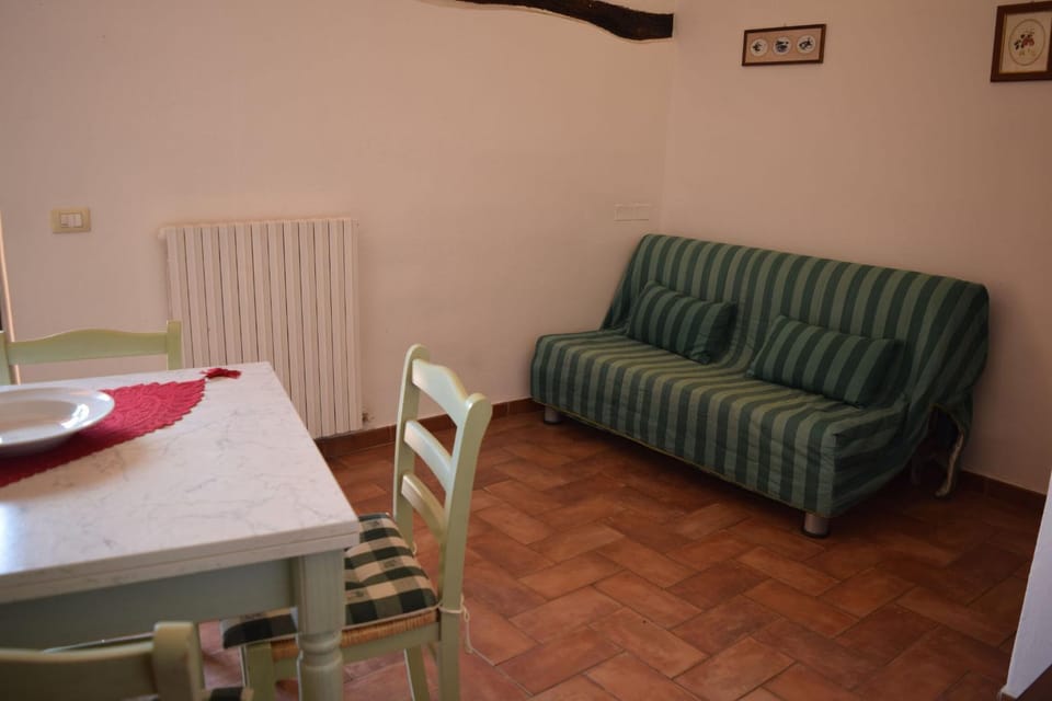Spring, Summer, Living room, Dining area, Autumn