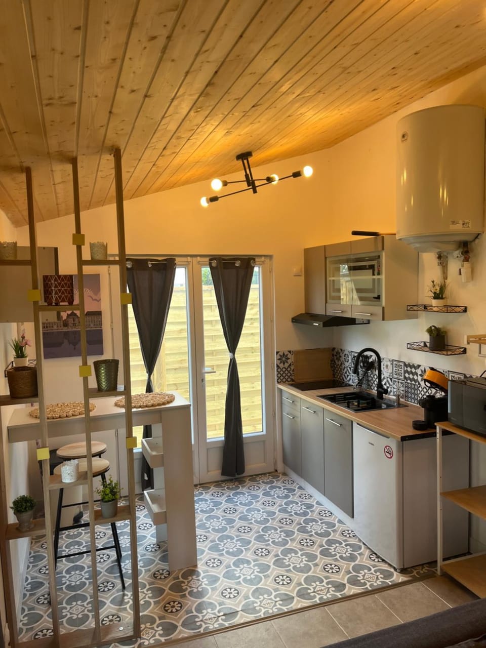 Kitchen or kitchenette
