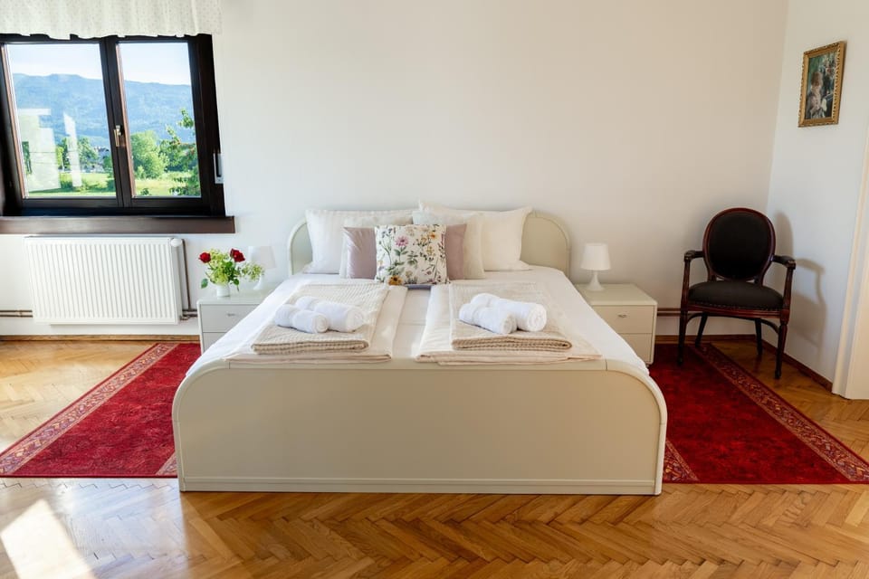 Bed, View (from property/room), View (from property/room), Photo of the whole room, Bedroom, Garden view, Mountain view, cot, towels, wardrobe