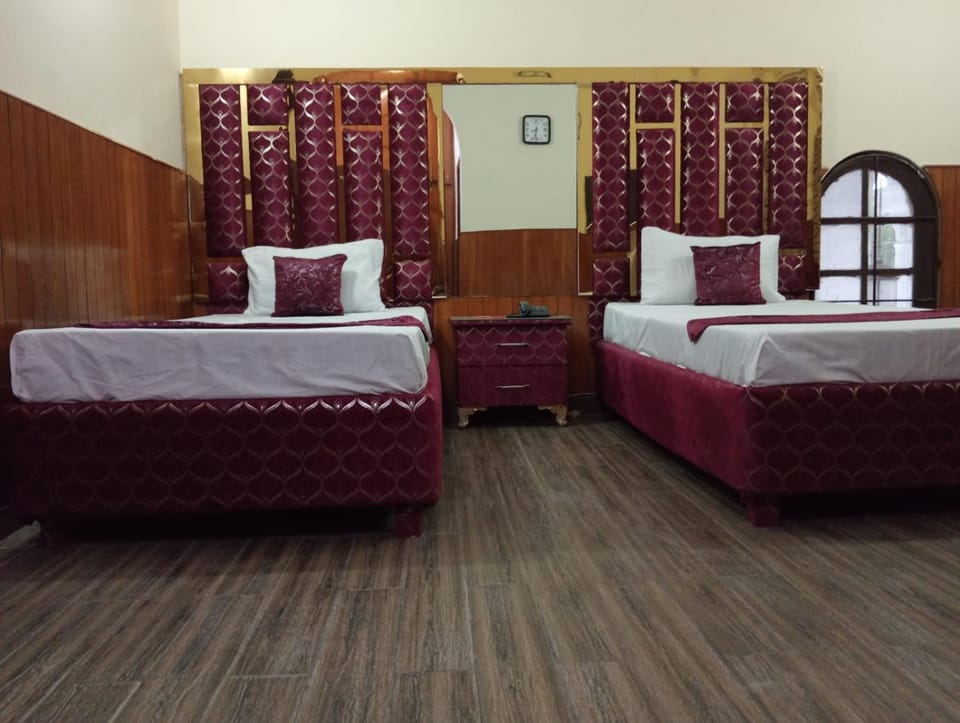 Hotel 4 Season Hotel in Lahore