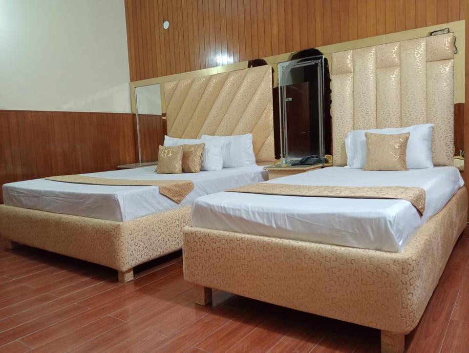 Hotel 4 Season Hotel in Lahore