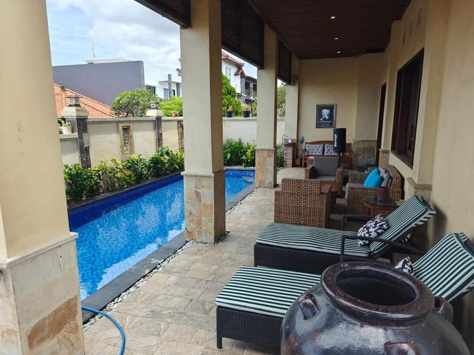 Villa Jessica at Nusa Dua 4BR up to 14 person Villa in Kuta Selatan