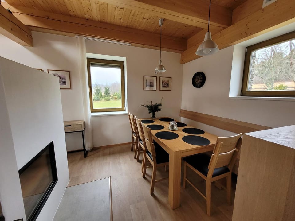 Seating area, Dining area