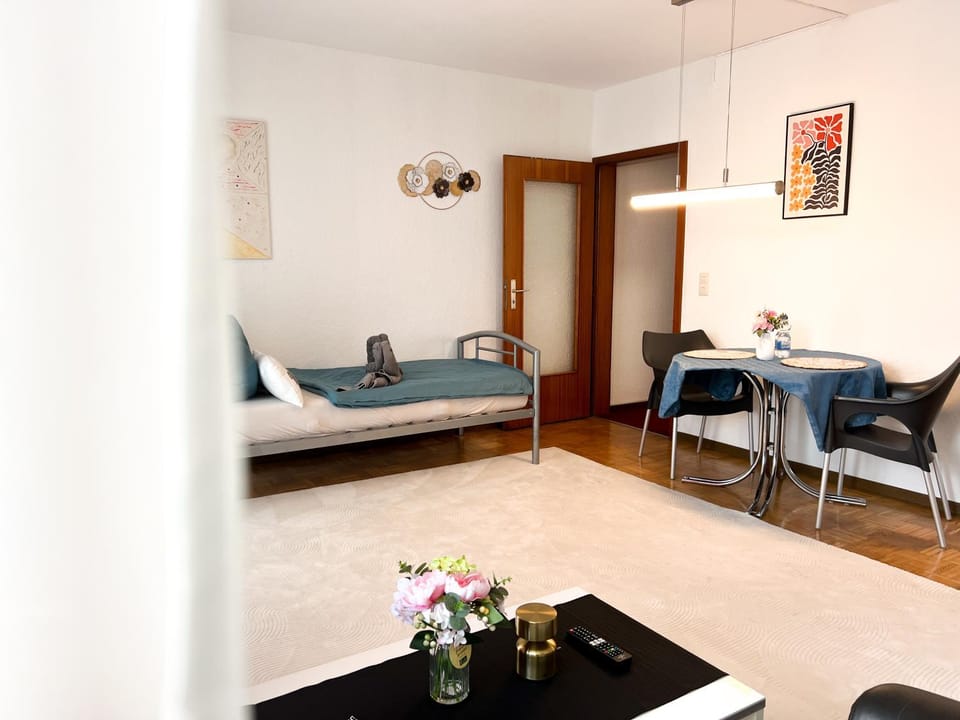 Living room, Dining area, Bedroom