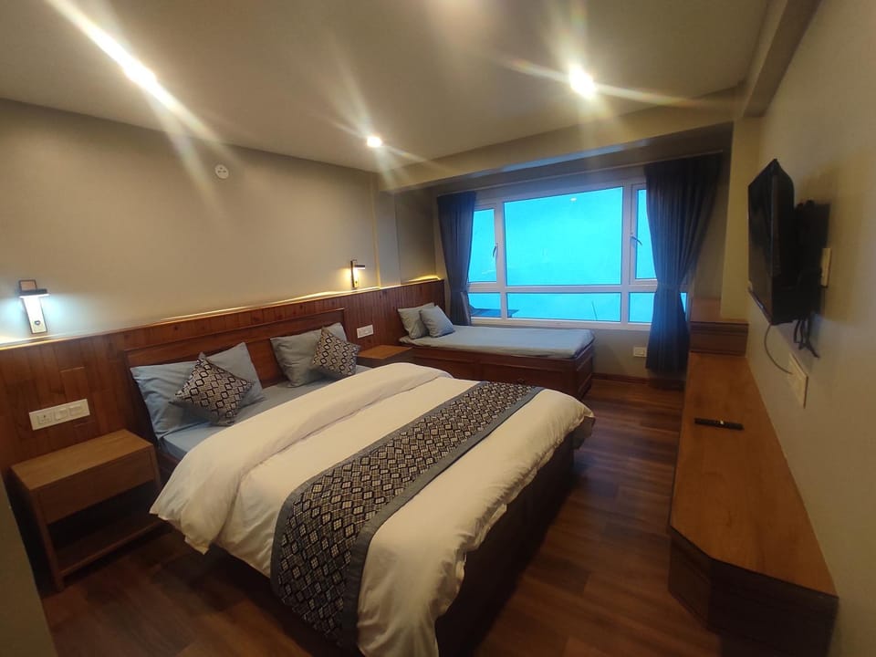 Bed, TV and multimedia, Photo of the whole room, Bedroom