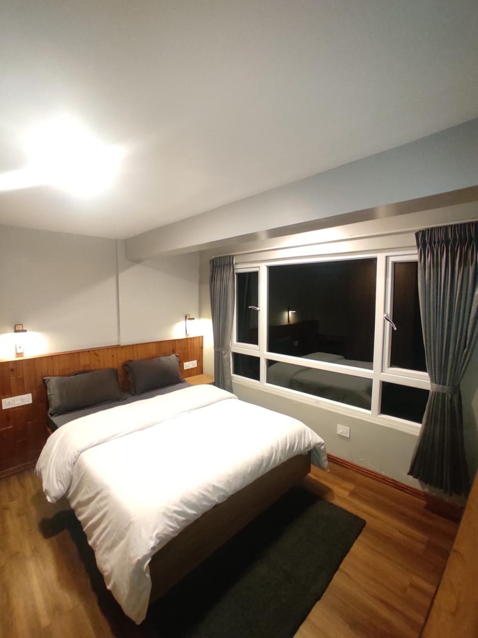 Bed, TV and multimedia, Photo of the whole room, wardrobe