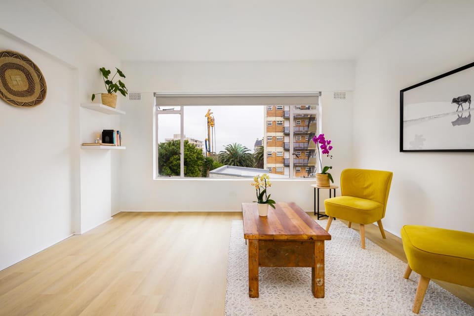 Sunny Studio with Ocean Views and Free Parking in Green Point Apartment in Cape Town
