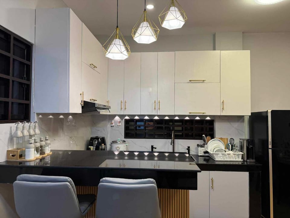 Coffee/tea facilities, Kitchen or kitchenette, Lounge or bar, minibar, stove