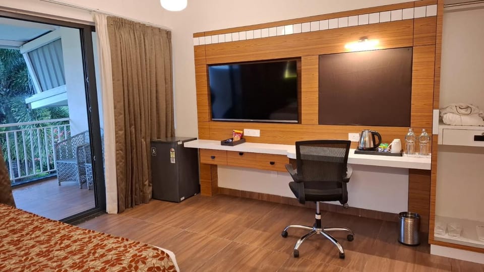 Bed, TV and multimedia, minibar