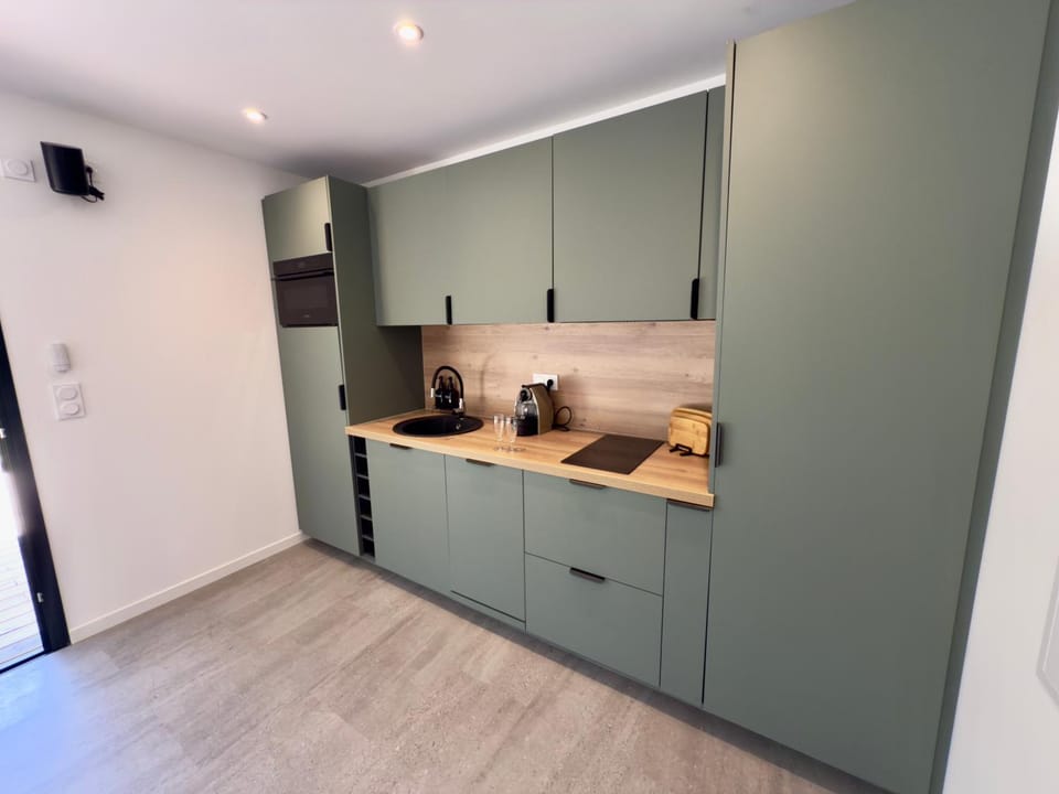 Kitchen or kitchenette