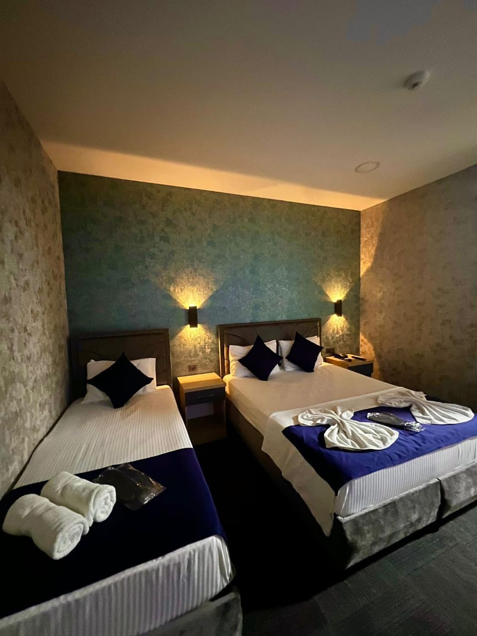 Bed, Photo of the whole room, Bedroom, towels
