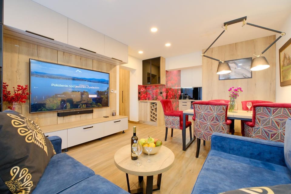 TV and multimedia, Kitchen or kitchenette, Living room, Seating area, Dining area