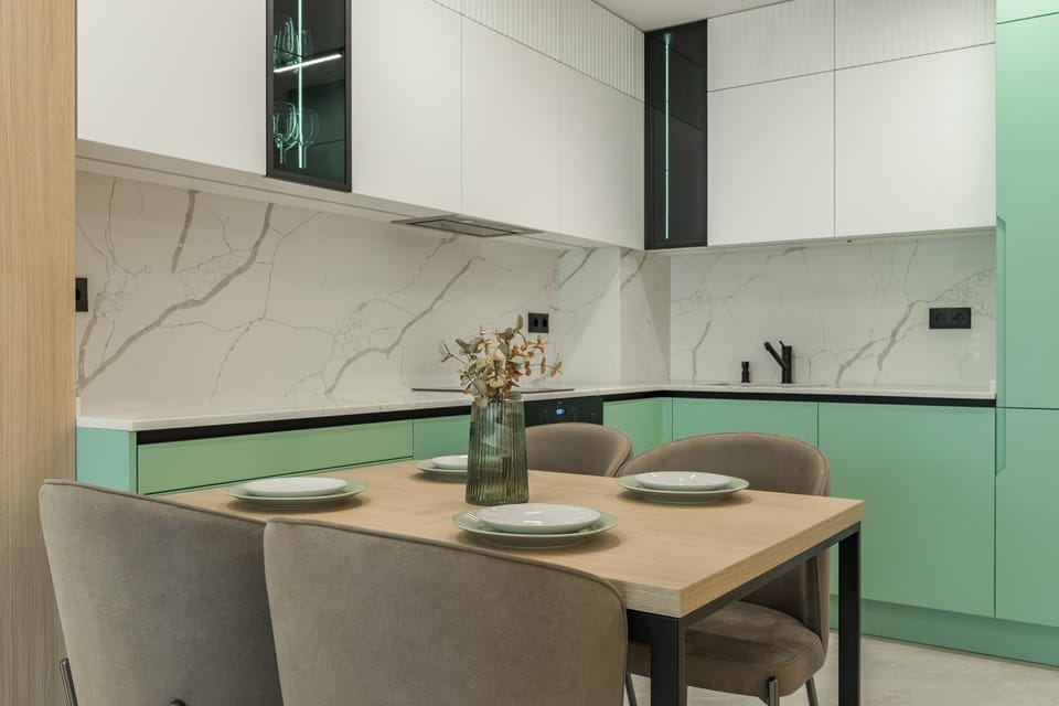 Kitchen or kitchenette, Dining area