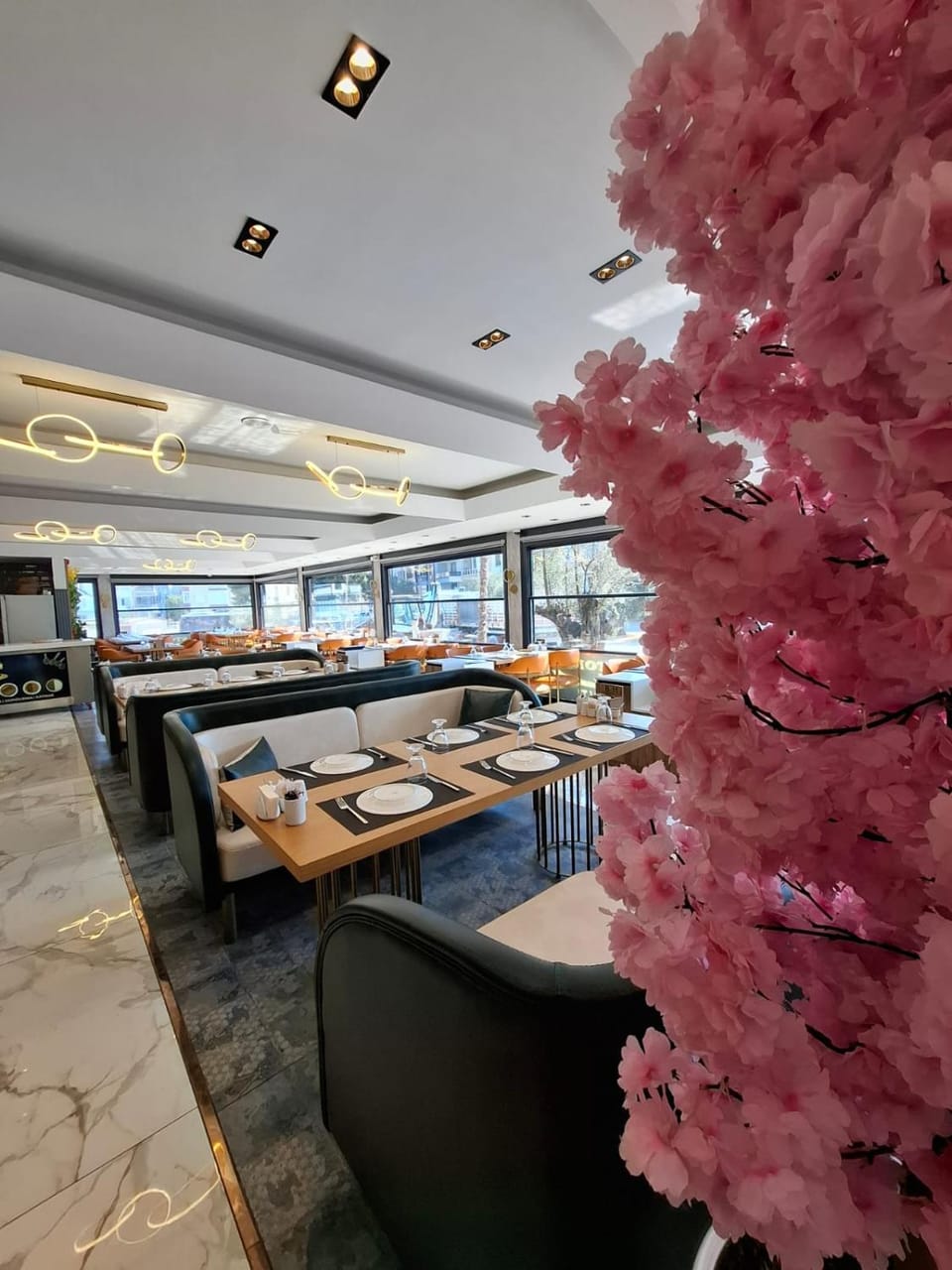 Restaurant/places to eat, Restaurant/places to eat