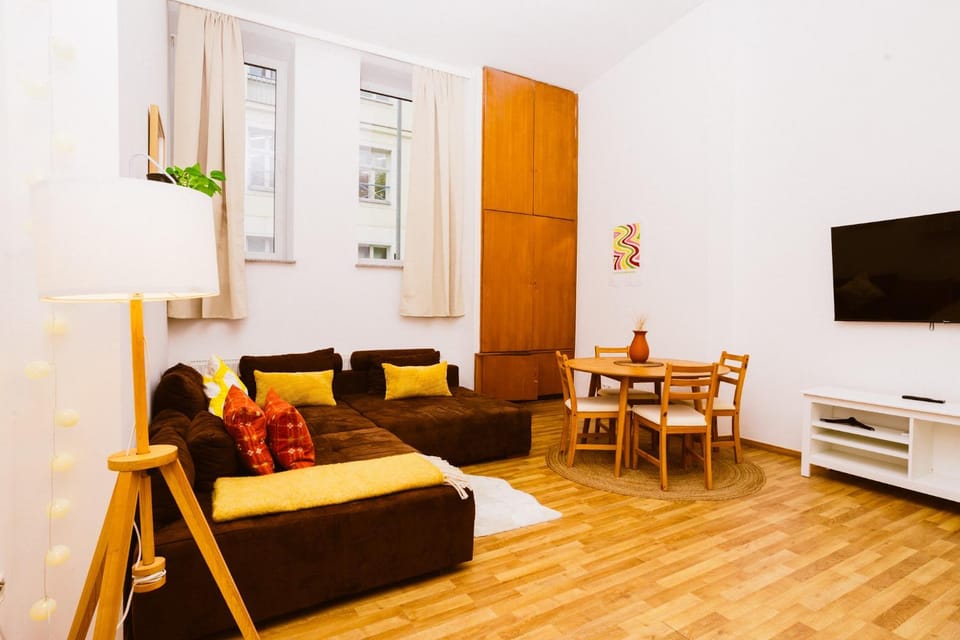 Communal lounge/ TV room, TV and multimedia, Living room, Seating area, Dining area, Evening entertainment