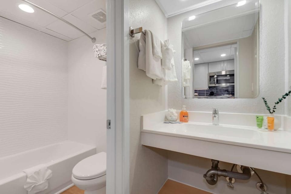 Azorean Dreams by Casanita - Oceanfront Lux Suite House in Myrtle Beach