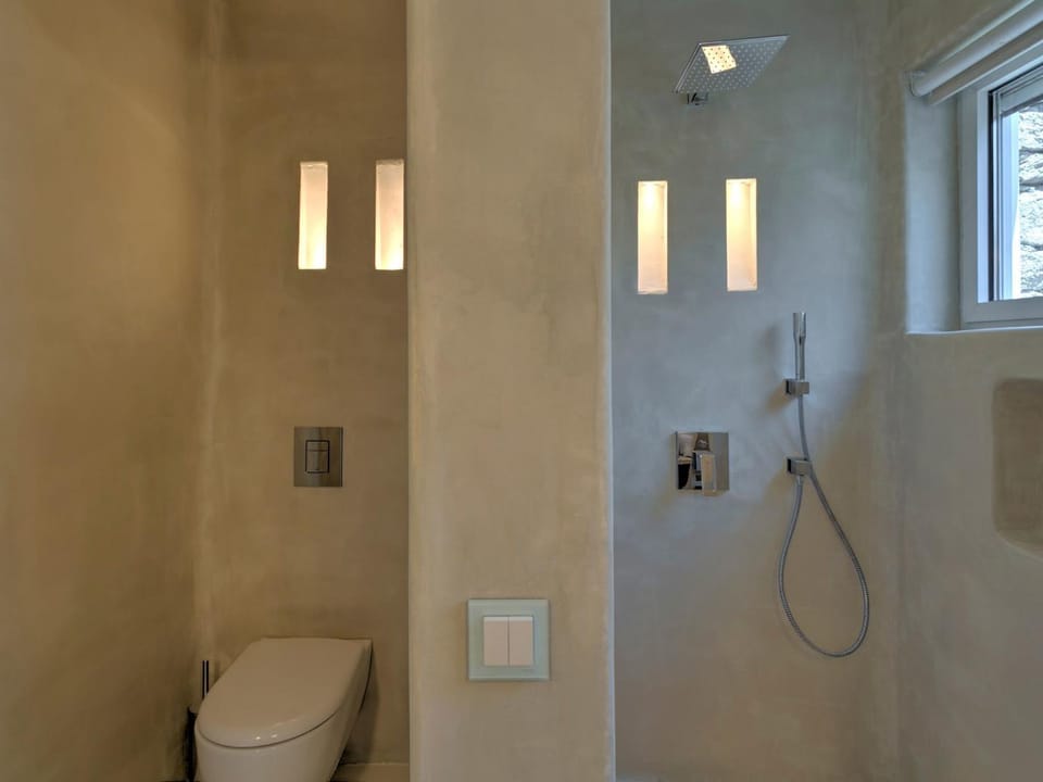 Day, Bathroom