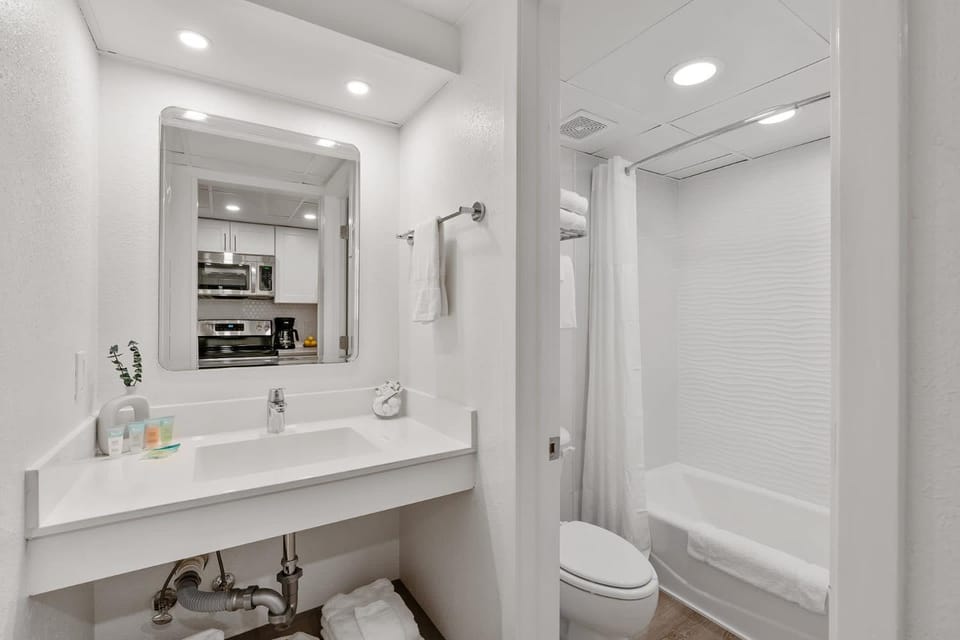 Costa Del Sol By Casanita - Oceanfront Lux Suite House in Myrtle Beach