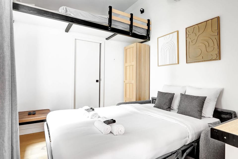 BM- Petit Ecrin Chic & Design a Levallois Apartment in Levallois-Perret